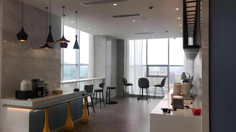 Magnotel Hotel Anshun West High Speed Railway Station