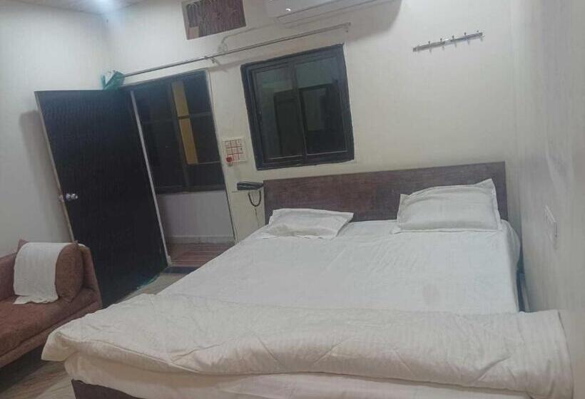 Oyo Maihar Hotel And Family Restaurant