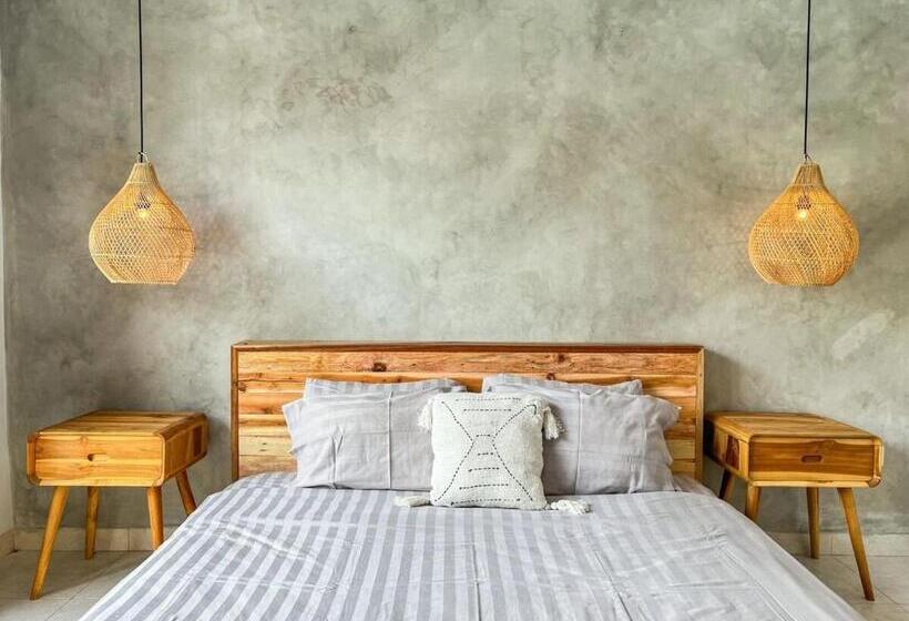 Pensjonat Island Boy Guesthouse E Prime Location In Canggu