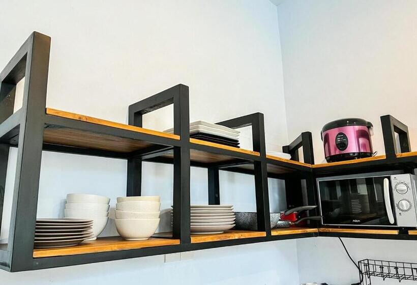 Pensjonat Island Boy Guesthouse E Prime Location In Canggu