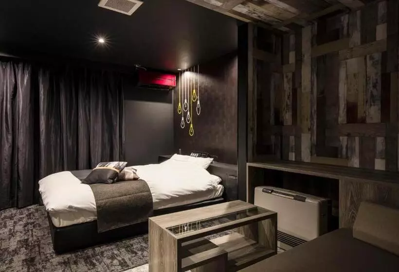 ホテル Chroma   Adult Only