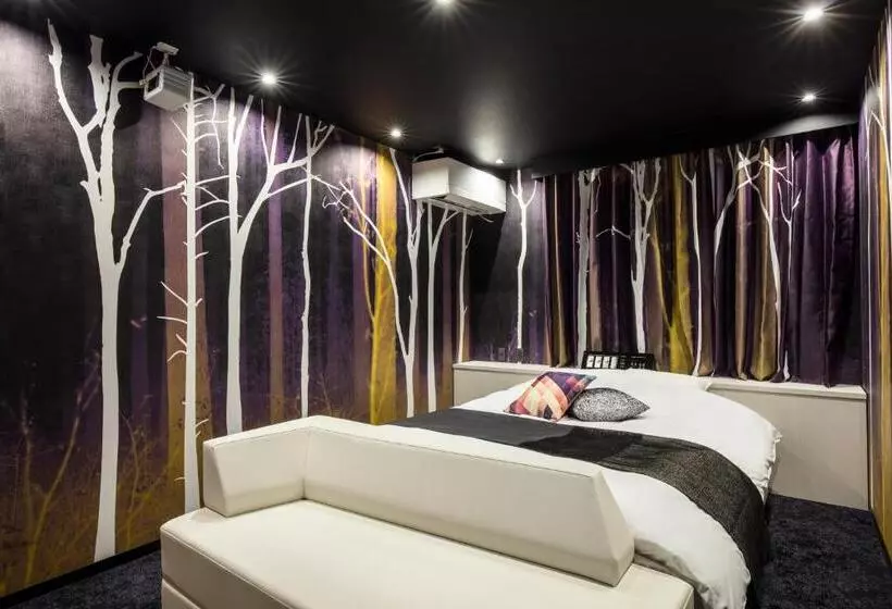 ホテル Chroma   Adult Only