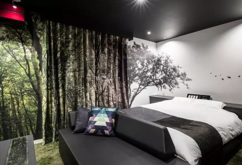 ホテル Chroma   Adult Only