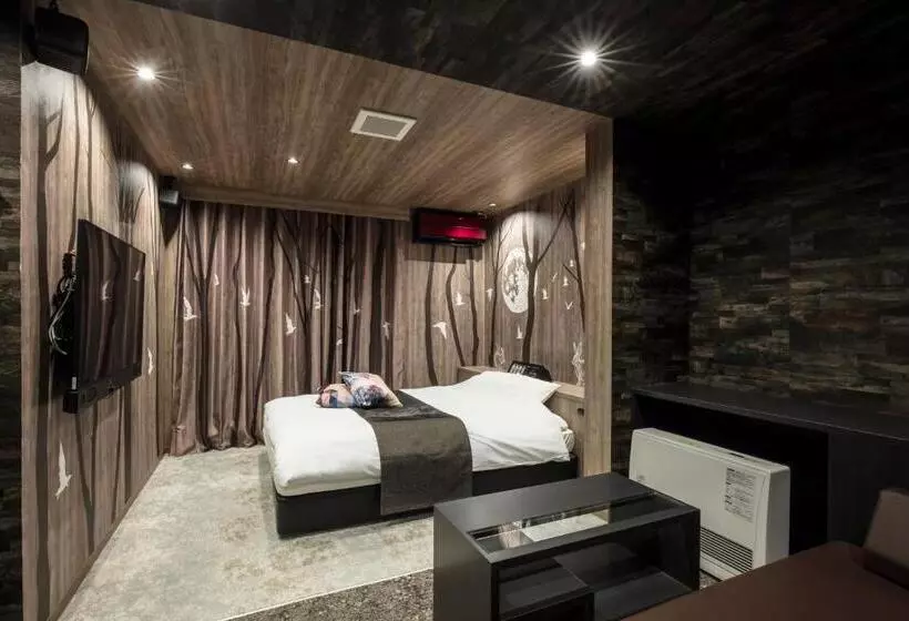 ホテル Chroma   Adult Only