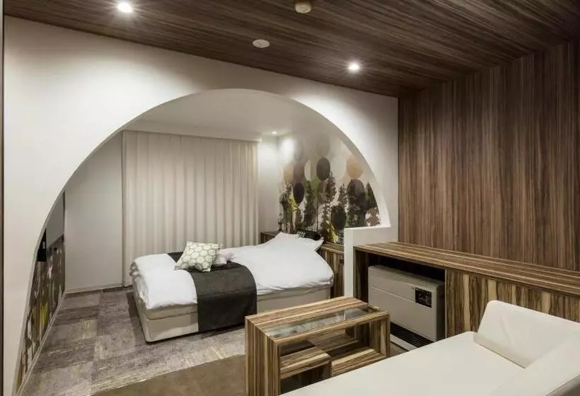 ホテル Chroma   Adult Only