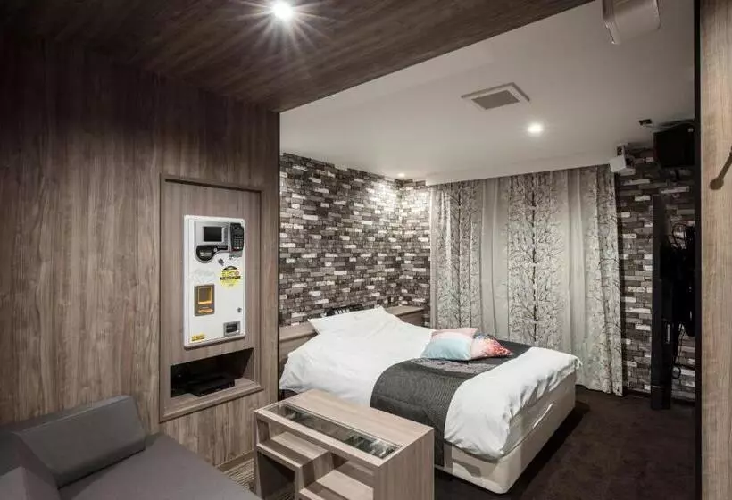 ホテル Chroma   Adult Only