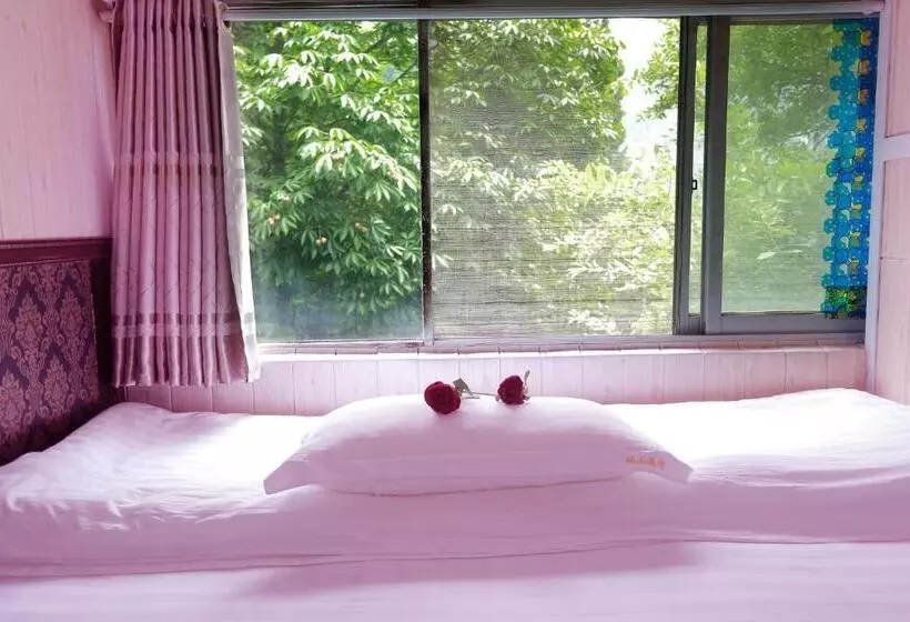 ペンション 武当山仙山旅馆景区内店