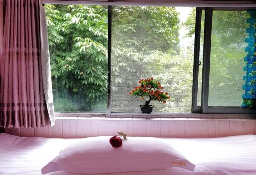 ペンション 武当山仙山旅馆景区内店