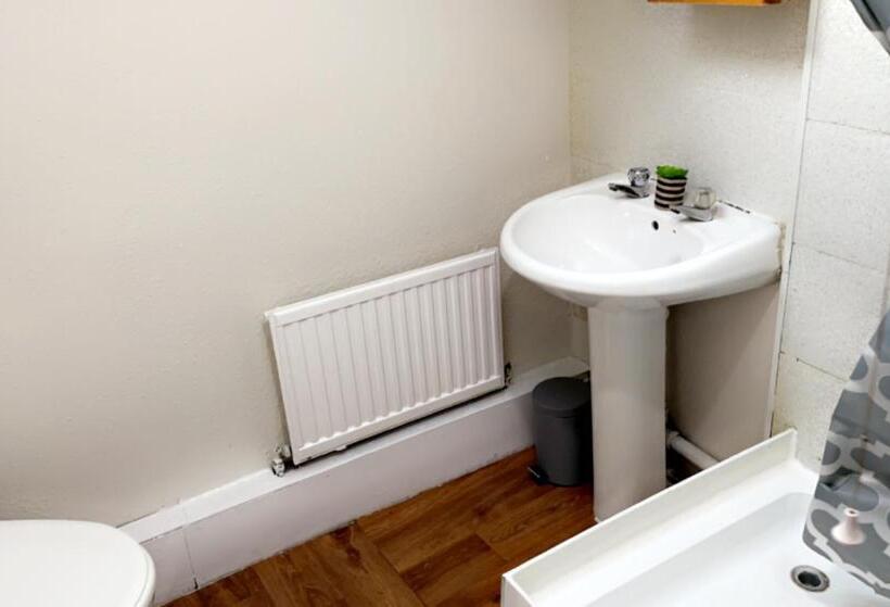 بنسيون Budget   Berne Grove