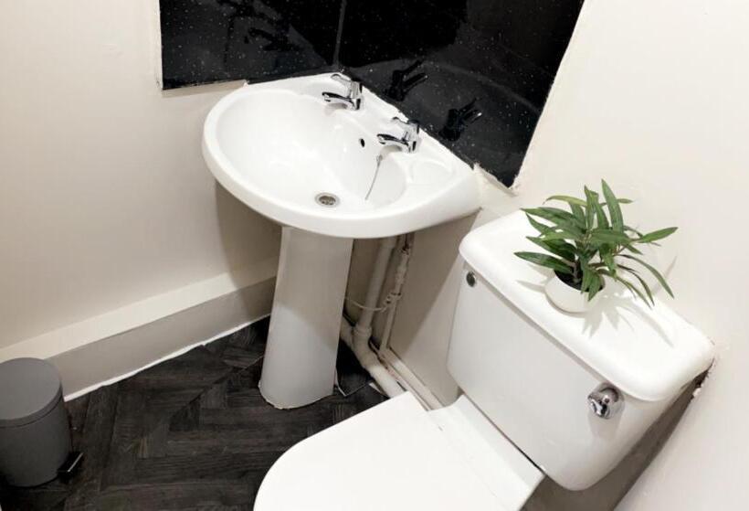 بنسيون Budget   Berne Grove