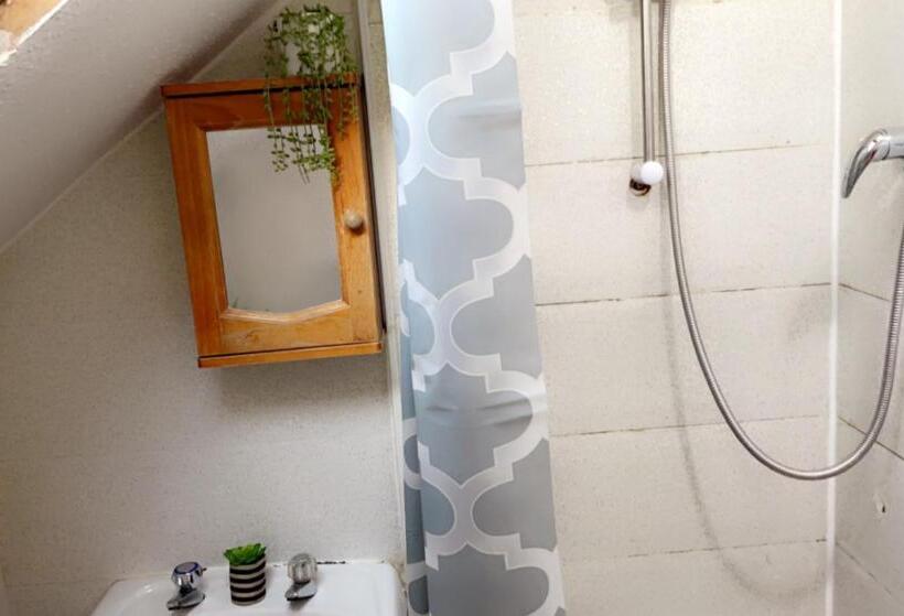 بنسيون Budget   Berne Grove