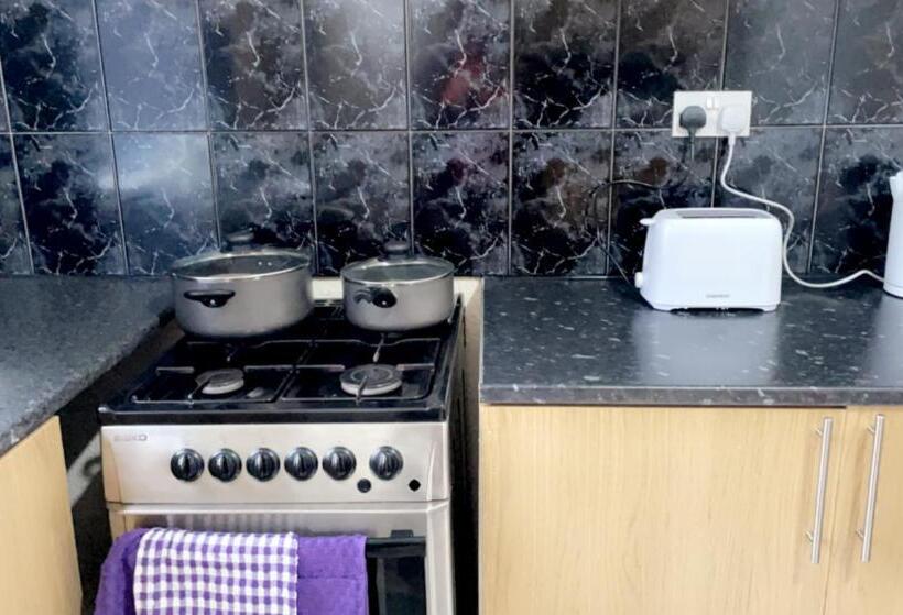 بنسيون Budget   Berne Grove