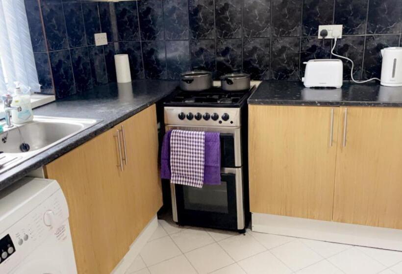 بنسيون Budget   Berne Grove