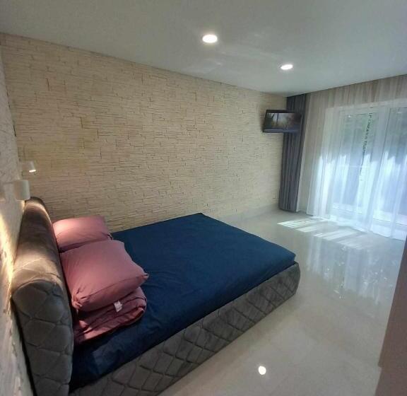 پانسیون Lt11   777 Edition