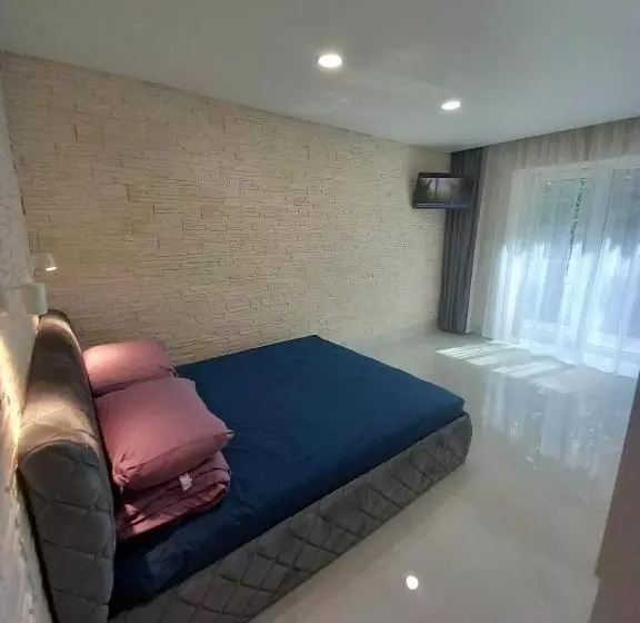 پانسیون Lt11   777 Edition