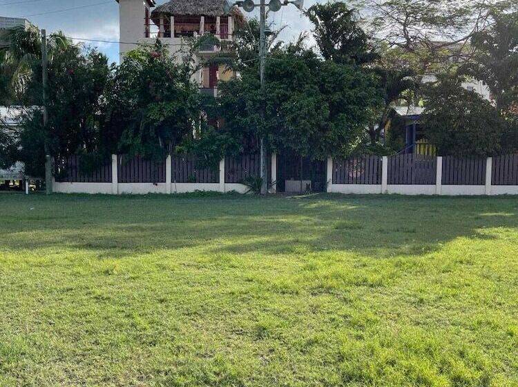 تختخواب و صبحانه Yocamatsu