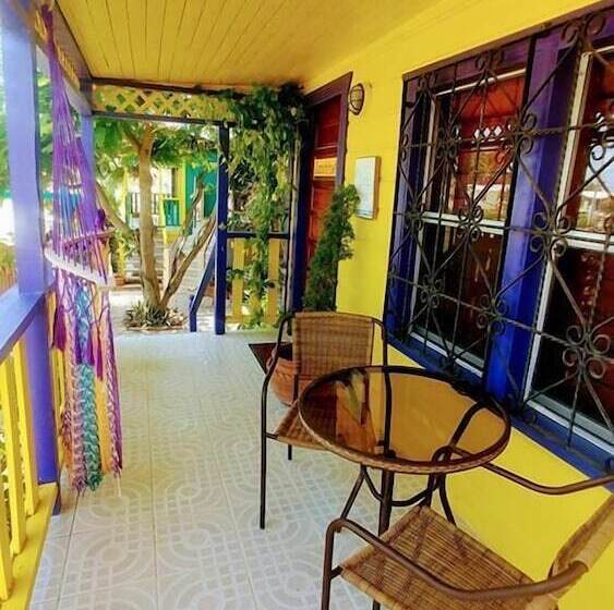 تختخواب و صبحانه Yocamatsu