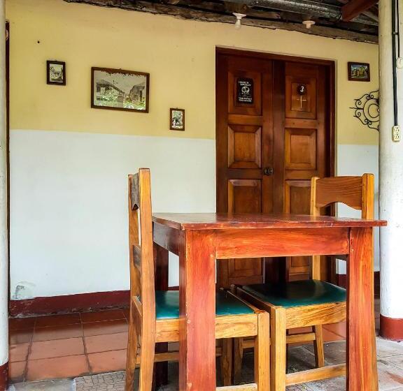 هتل Casa De Los Berrios