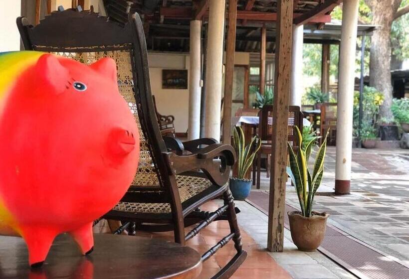 هتل Casa De Los Berrios