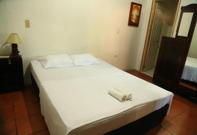 هتل Casa De Los Berrios