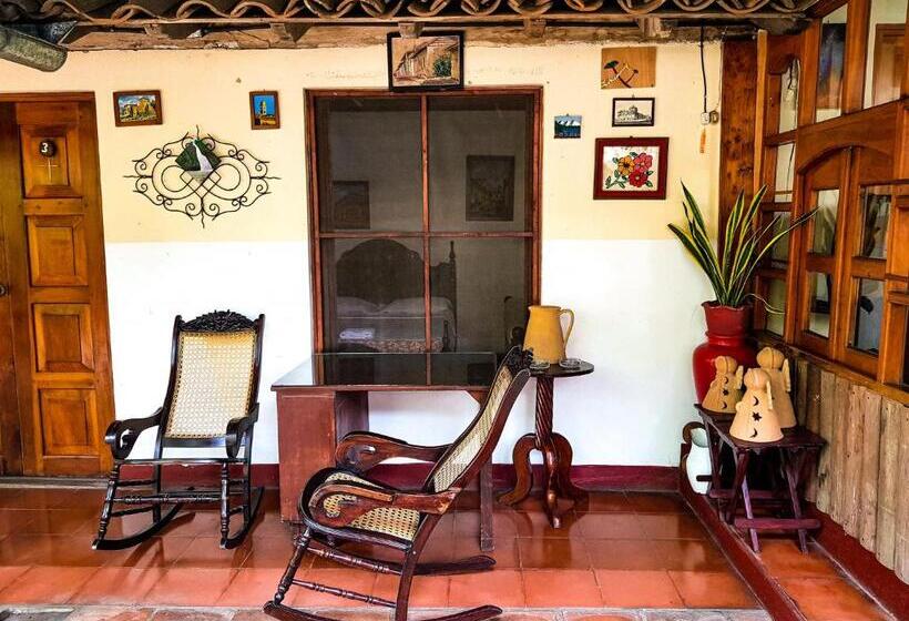 هتل Casa De Los Berrios