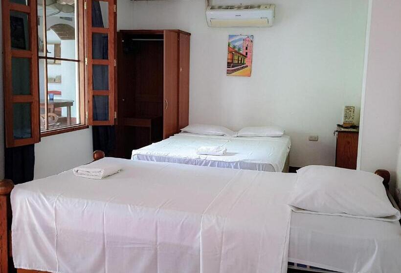 هتل Casa De Los Berrios