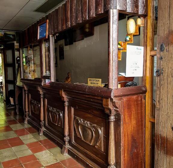 هتل Casa De Los Berrios