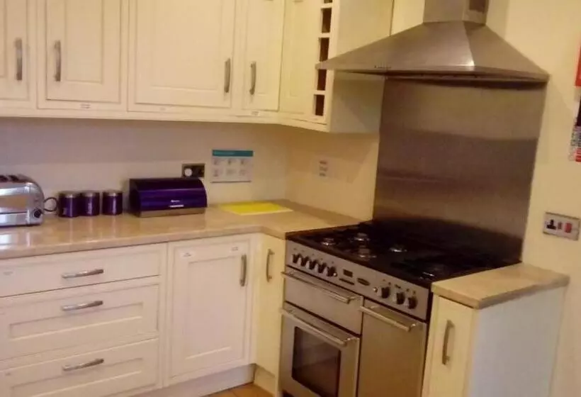 Aamiaismajoitus (B&B) Carer 4 You Residential Home