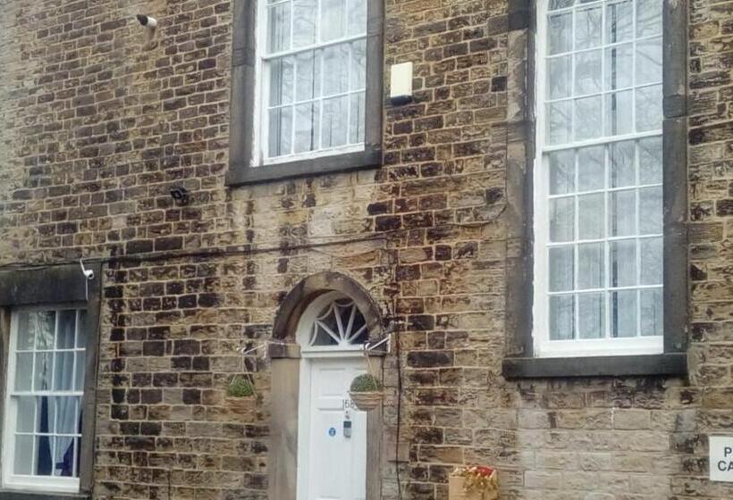 تختخواب و صبحانه Carer 4 You Residential Home