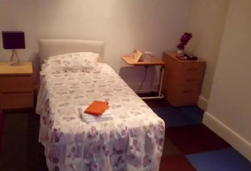 Aamiaismajoitus (B&B) Carer 4 You Residential Home