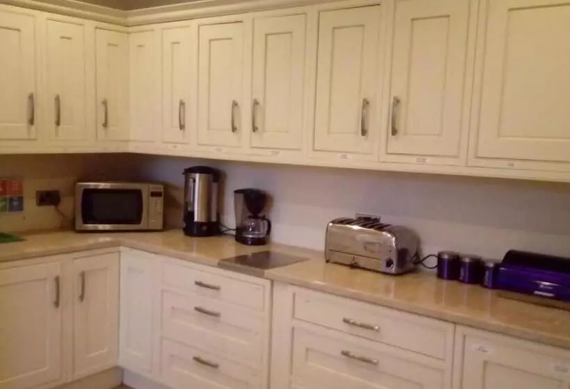 Aamiaismajoitus (B&B) Carer 4 You Residential Home