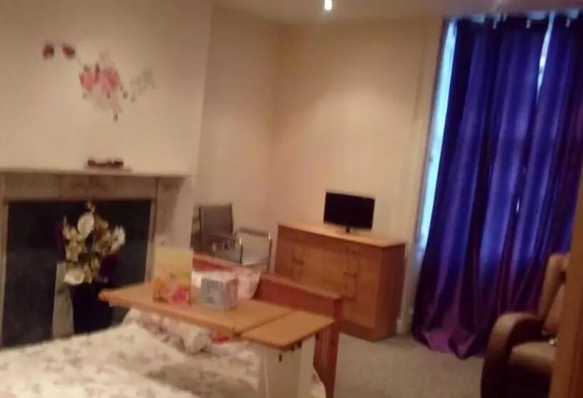 Aamiaismajoitus (B&B) Carer 4 You Residential Home