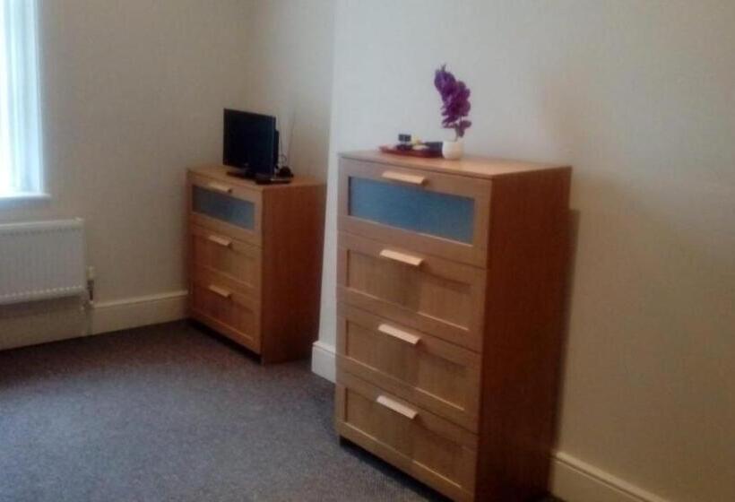 تختخواب و صبحانه Carer 4 You Residential Home