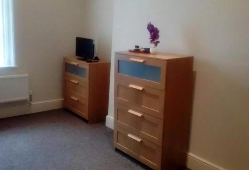 Aamiaismajoitus (B&B) Carer 4 You Residential Home
