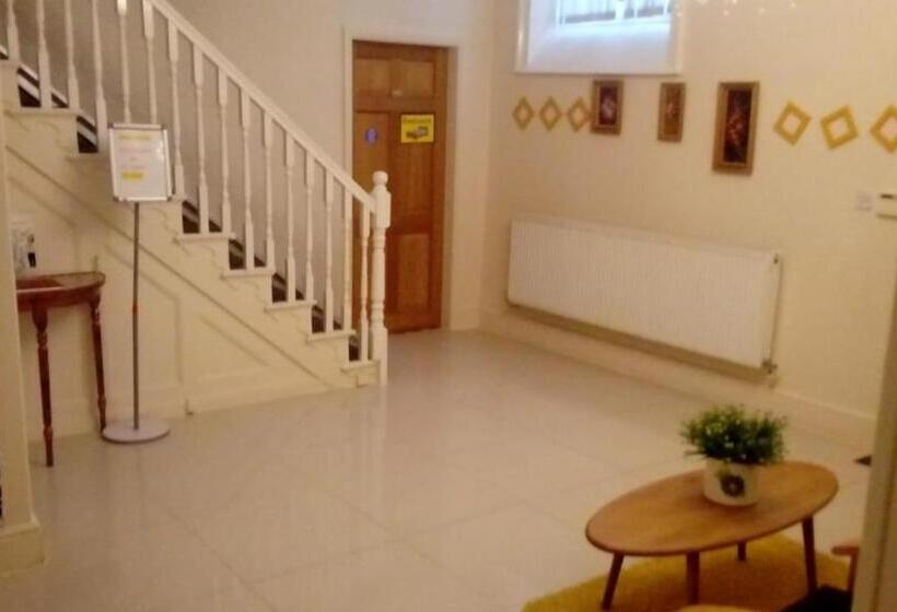 تختخواب و صبحانه Carer 4 You Residential Home