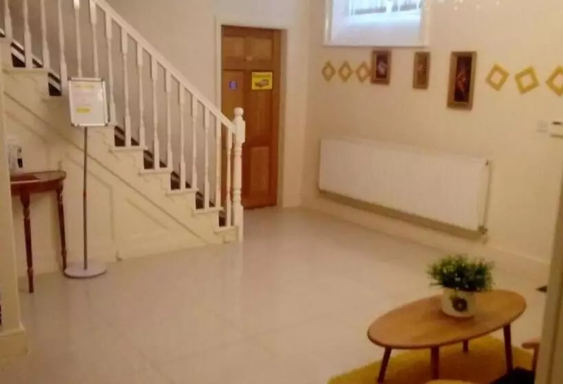 Aamiaismajoitus (B&B) Carer 4 You Residential Home