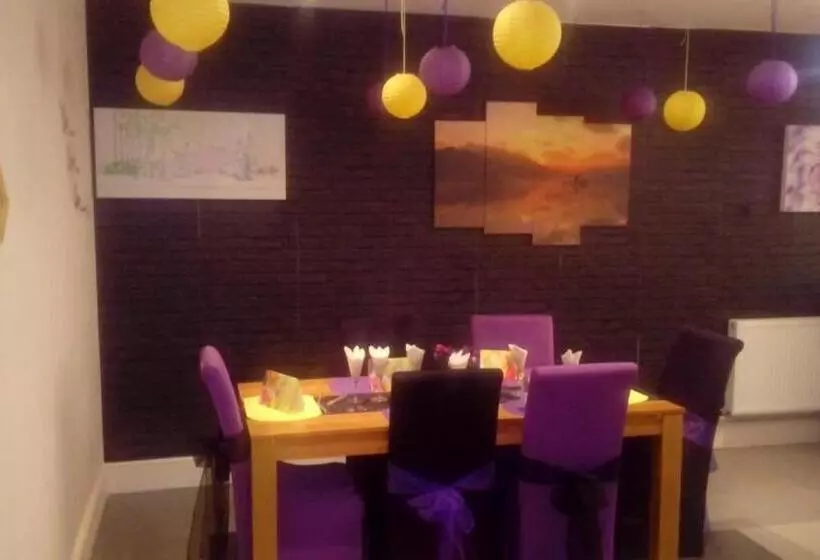 Aamiaismajoitus (B&B) Carer 4 You Residential Home