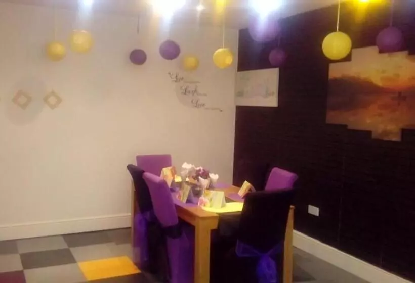 Aamiaismajoitus (B&B) Carer 4 You Residential Home