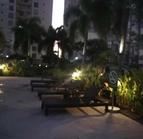 호텔 Cozy Staycation At Eastbay Residences