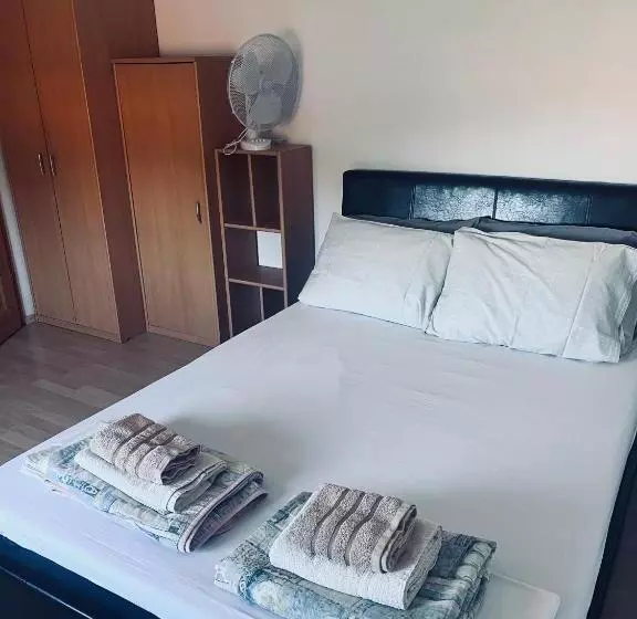 هتل Rooms Busija