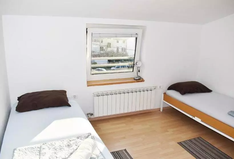 هتل Rooms Busija
