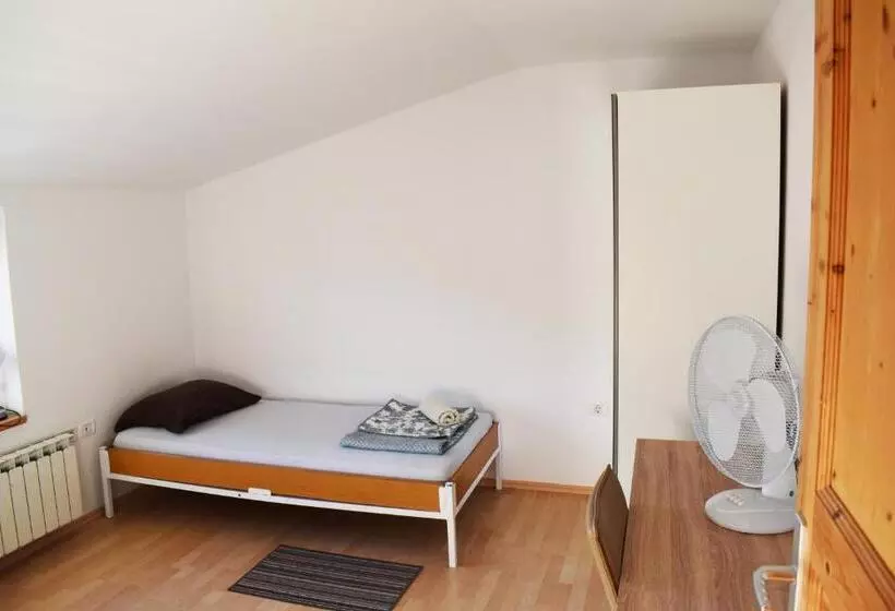 هتل Rooms Busija