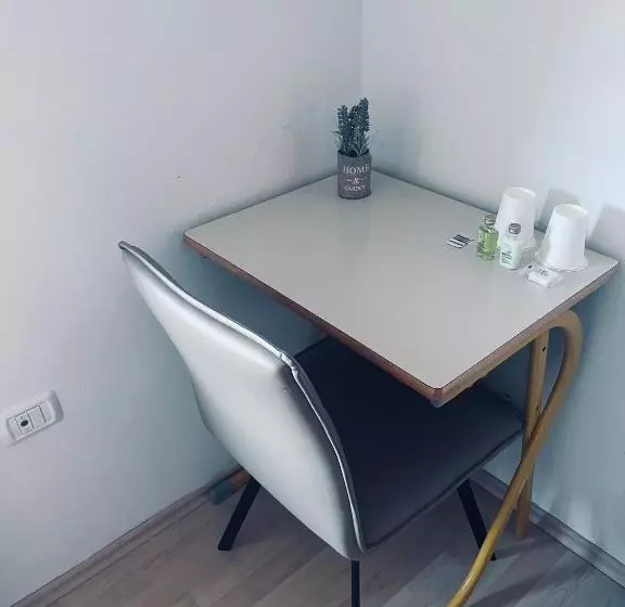 هتل Rooms Busija