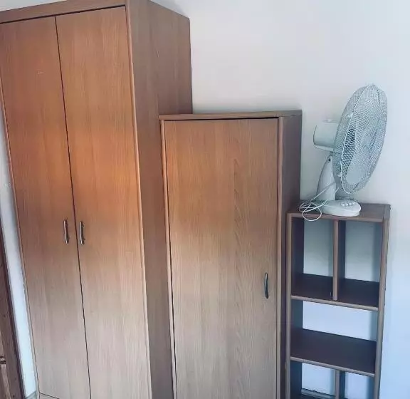هتل Rooms Busija