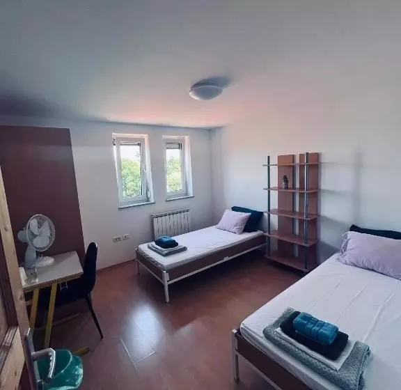 هتل Rooms Busija