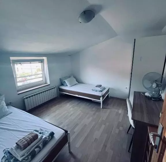 هتل Rooms Busija