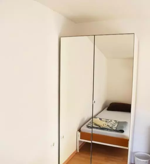 هتل Rooms Busija