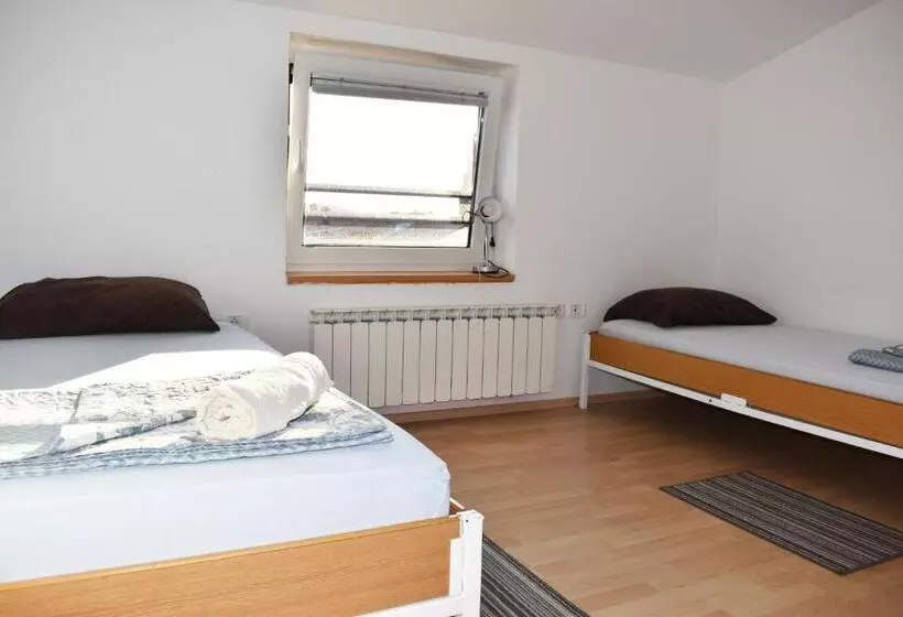 هتل Rooms Busija