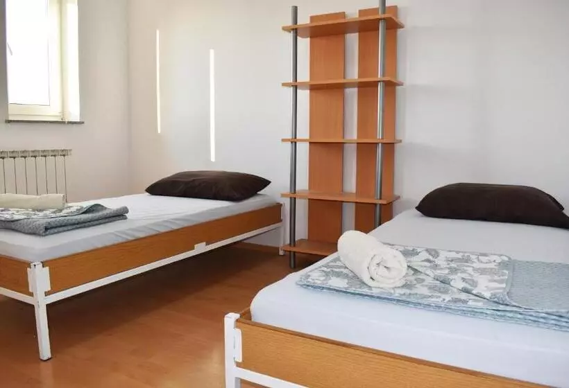 هتل Rooms Busija