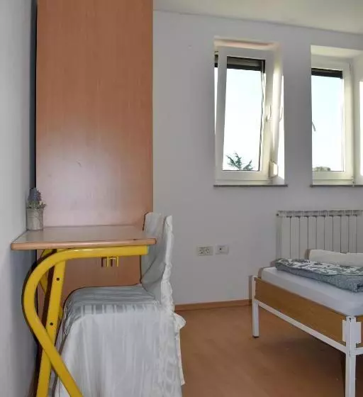 هتل Rooms Busija